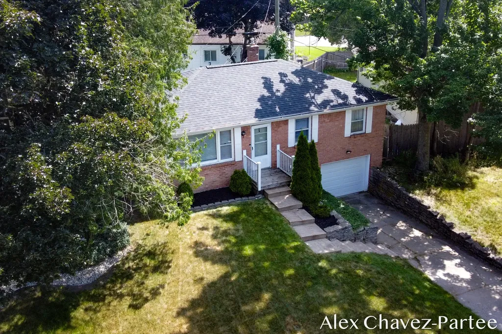 2207 Tremont Boulevard NW Grand Rapids City MI 49504
