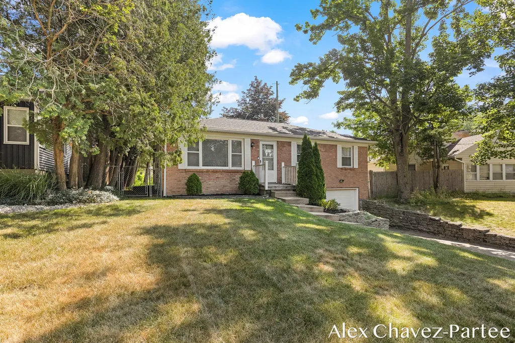 2207 Tremont Boulevard NW Grand Rapids City MI 49504