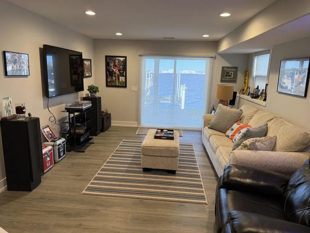 303 Terrace Point Circle Muskegon City MI 49440