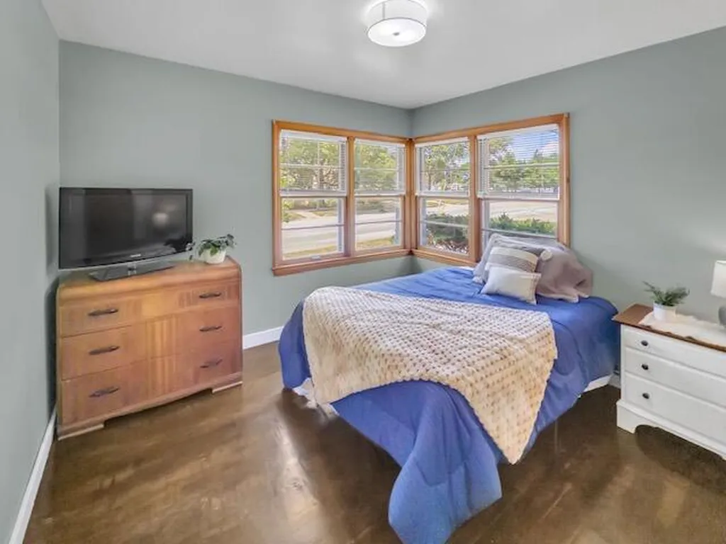 2320 Diamond Avenue NE Grand Rapids Charter Township MI 49505