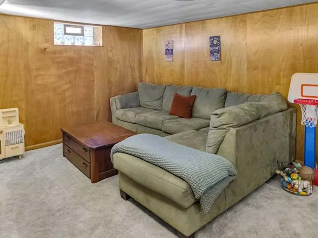 2320 Diamond Avenue NE Grand Rapids Charter Township MI 49505