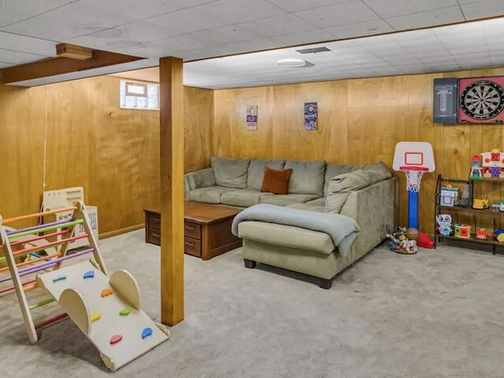 2320 Diamond Avenue NE Grand Rapids Charter Township MI 49505