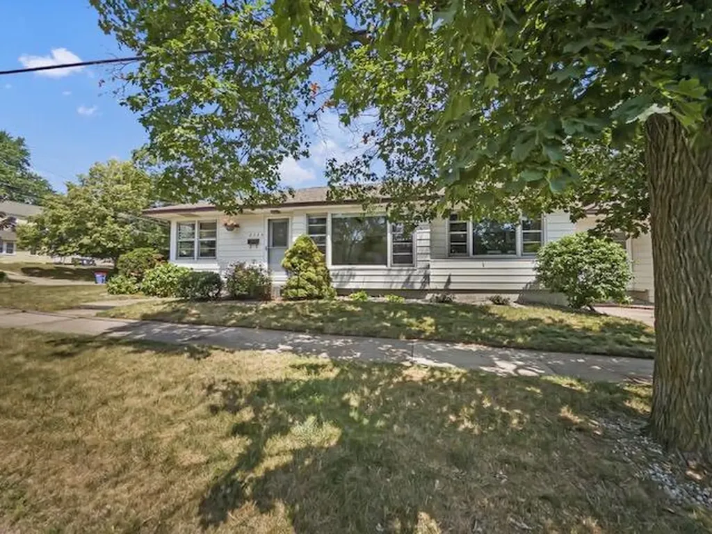 2320 Diamond Avenue NE Grand Rapids Charter Township MI 49505