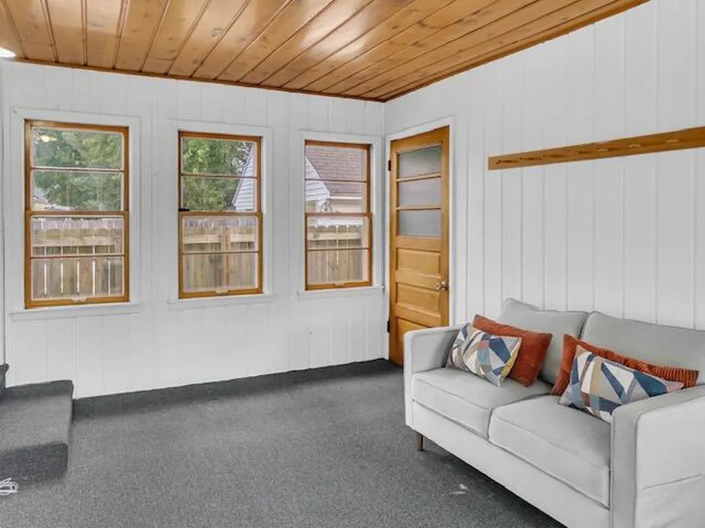 2320 Diamond Avenue NE Grand Rapids Charter Township MI 49505