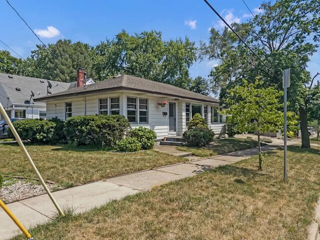 2320 Diamond Avenue NE Grand Rapids Charter Township MI 49505