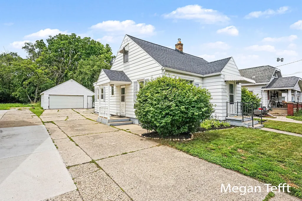 1955 Blandford Avenue SW Wyoming City MI 49519