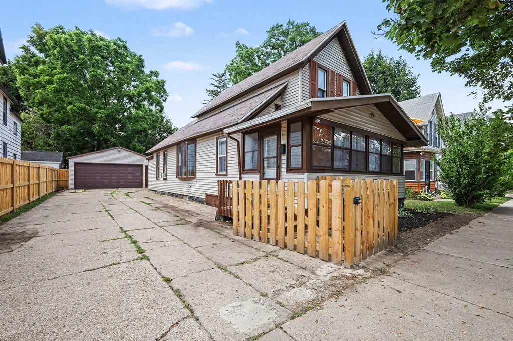 1015 Jennette Avenue NW Grand Rapids City MI 49504