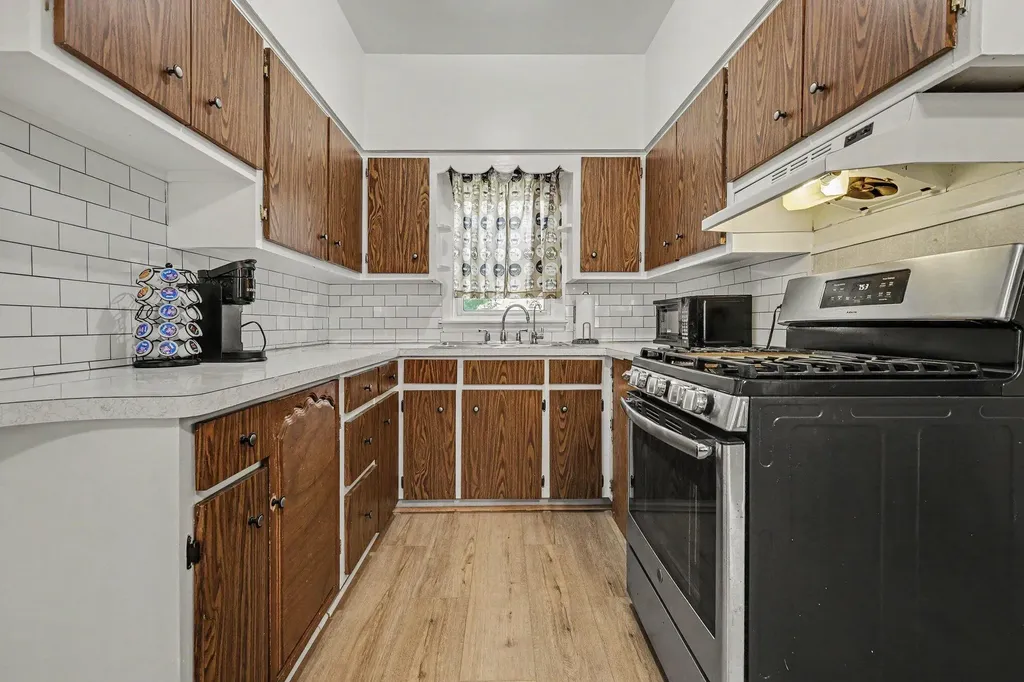 1015 Jennette Avenue NW Grand Rapids City MI 49504