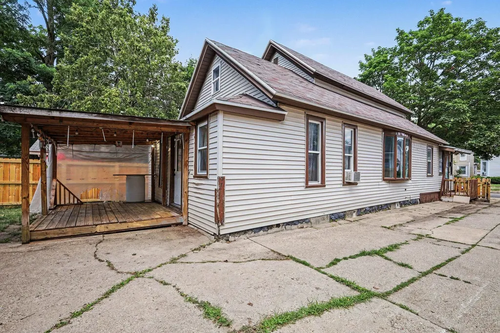 1015 Jennette Avenue NW Grand Rapids City MI 49504