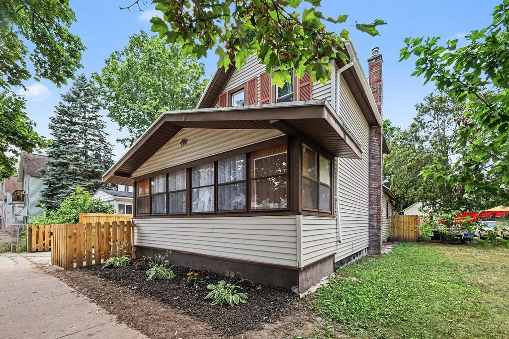 1015 Jennette Avenue NW Grand Rapids City MI 49504