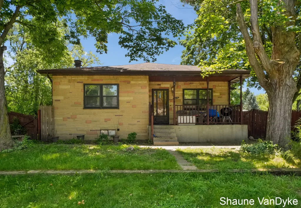 154 72nd Street SE Gaines Charter Township MI 49548