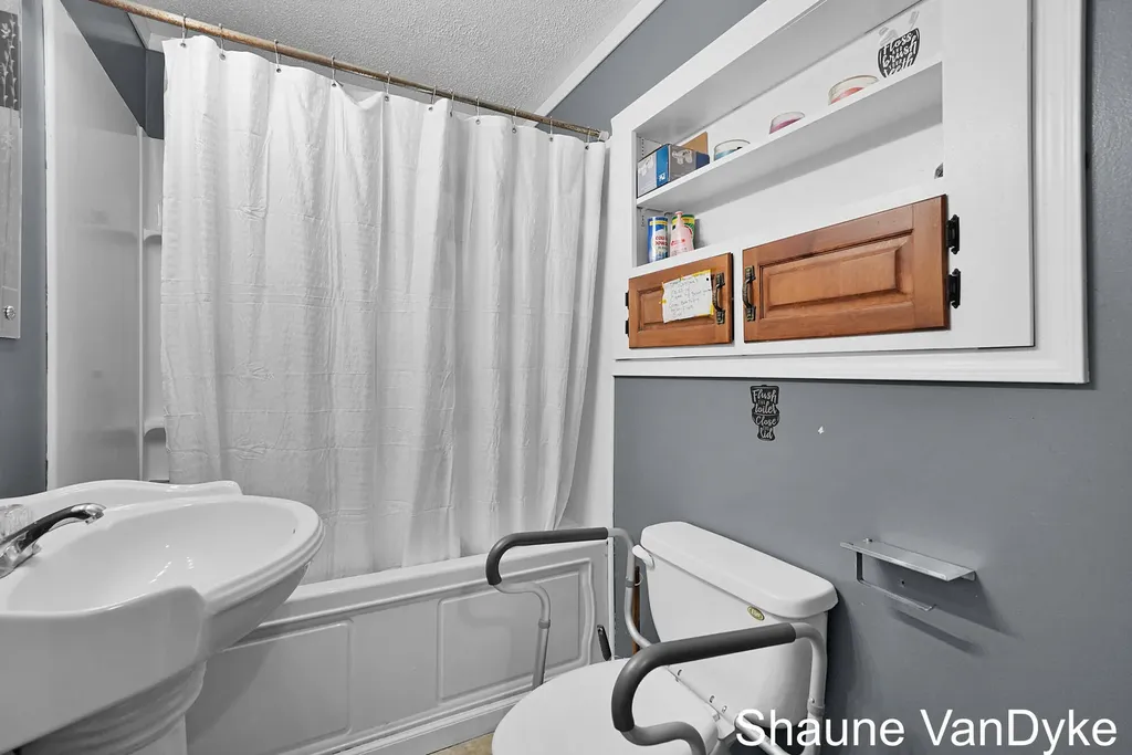 154 72nd Street SE Gaines Charter Township MI 49548