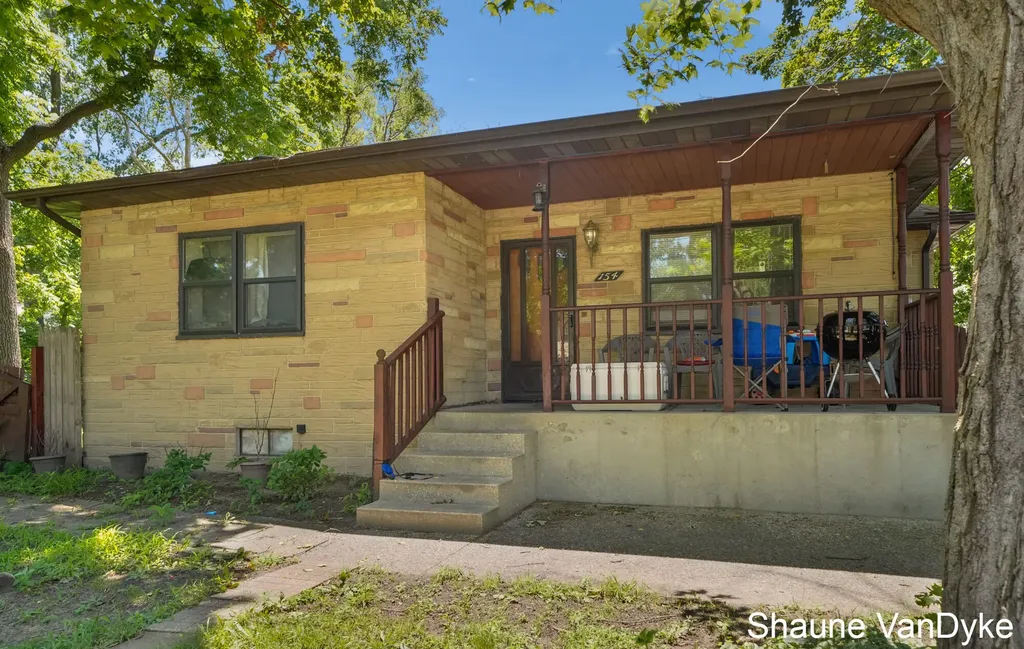 154 72nd Street SE Gaines Charter Township MI 49548