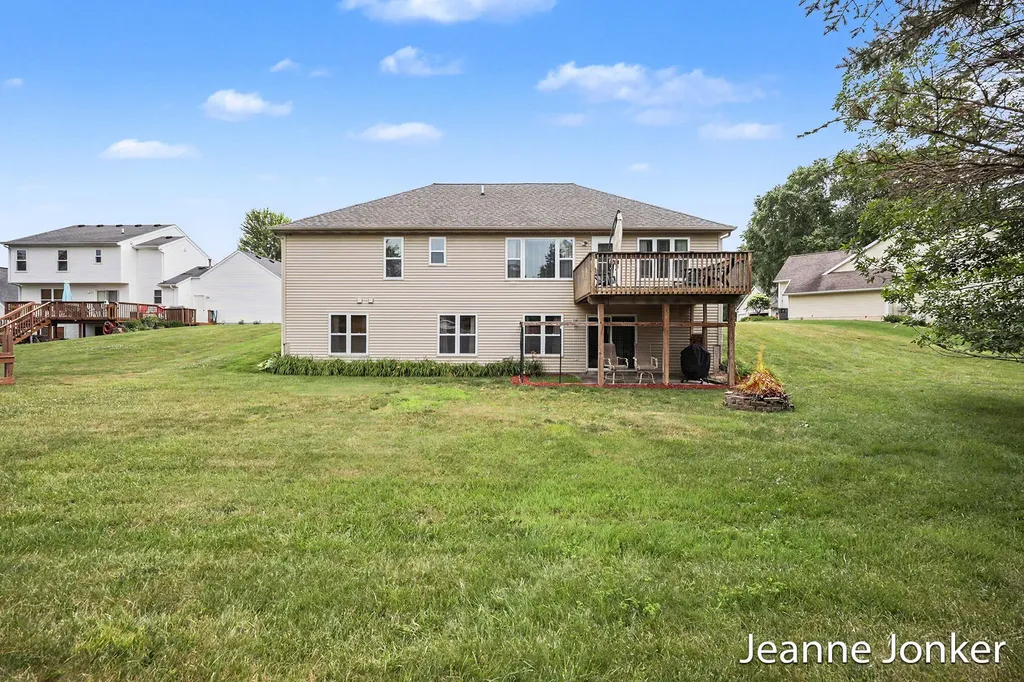 931 Sunset Hills Avenue NW Walker City MI 49534
