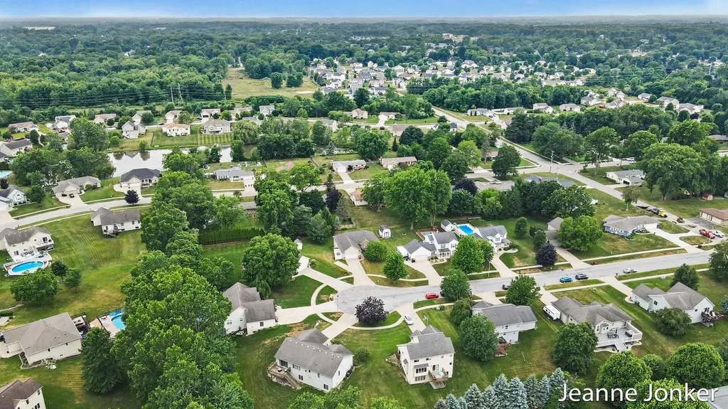 931 Sunset Hills Avenue NW Walker City MI 49534