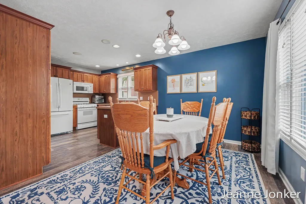 931 Sunset Hills Avenue NW Walker City MI 49534