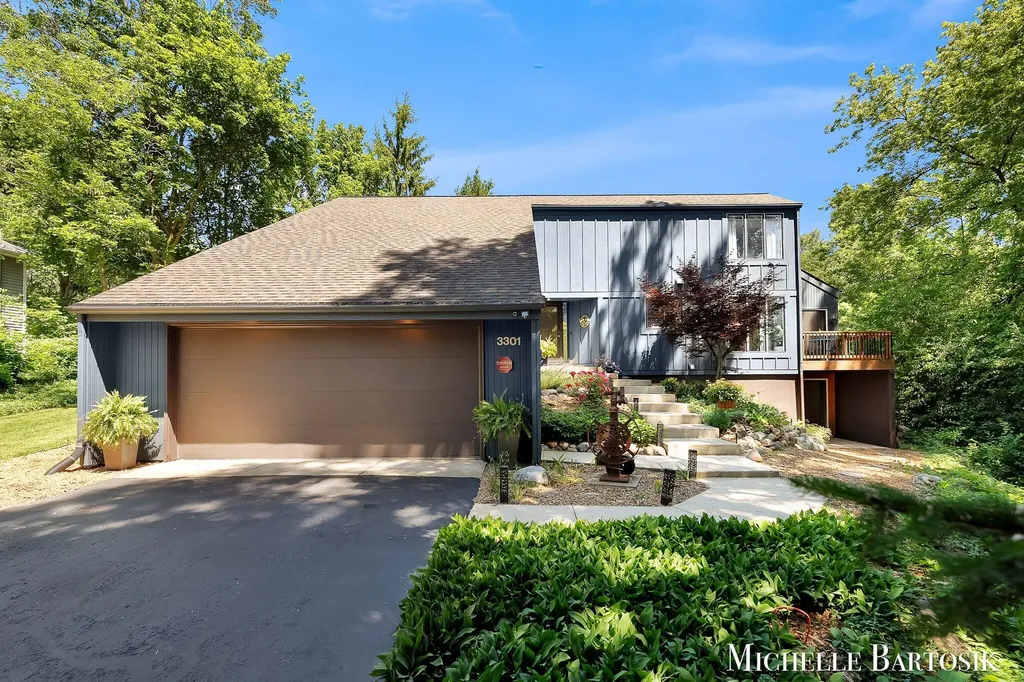 3301 Midland Drive SE Grand Rapids Charter Township MI 49546