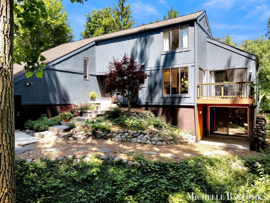 3301 Midland Drive SE Grand Rapids Charter Township MI 49546