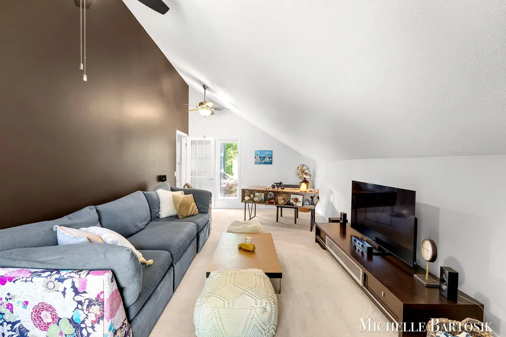 3301 Midland Drive SE Grand Rapids Charter Township MI 49546