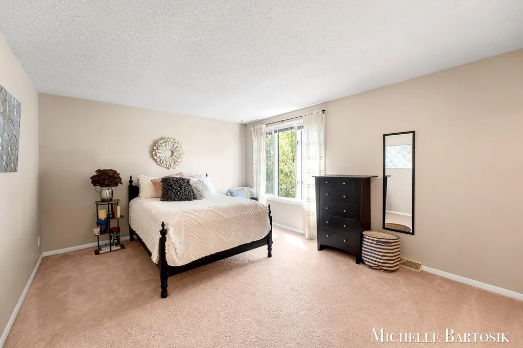 3301 Midland Drive SE Grand Rapids Charter Township MI 49546