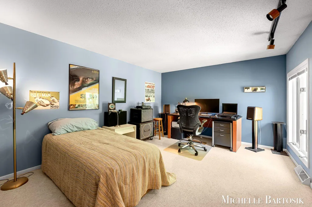 3301 Midland Drive SE Grand Rapids Charter Township MI 49546
