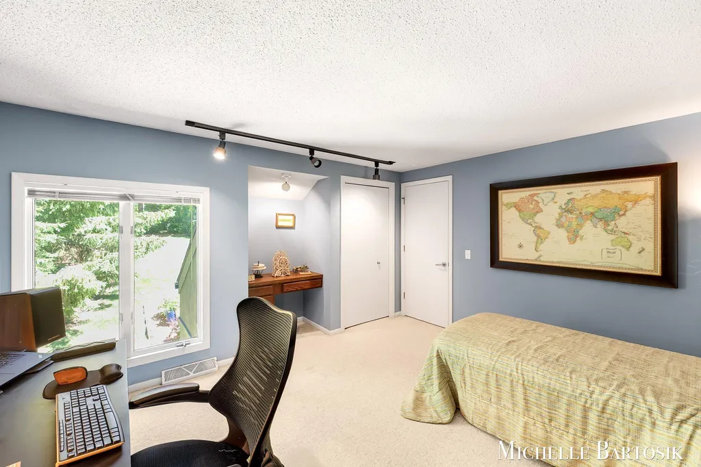 3301 Midland Drive SE Grand Rapids Charter Township MI 49546