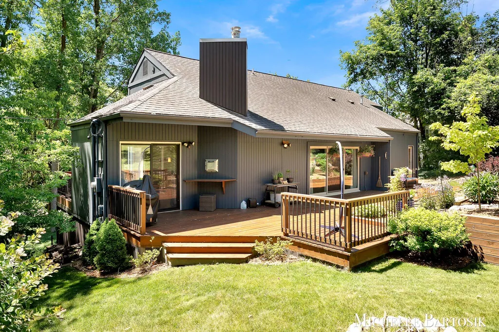 3301 Midland Drive SE Grand Rapids Charter Township MI 49546