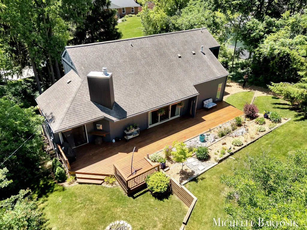 3301 Midland Drive SE Grand Rapids Charter Township MI 49546