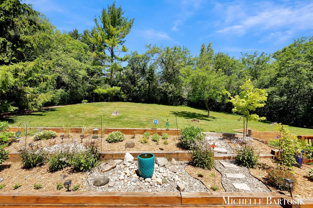 3301 Midland Drive SE Grand Rapids Charter Township MI 49546