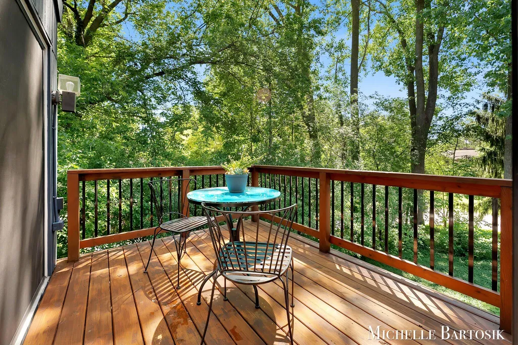 3301 Midland Drive SE Grand Rapids Charter Township MI 49546