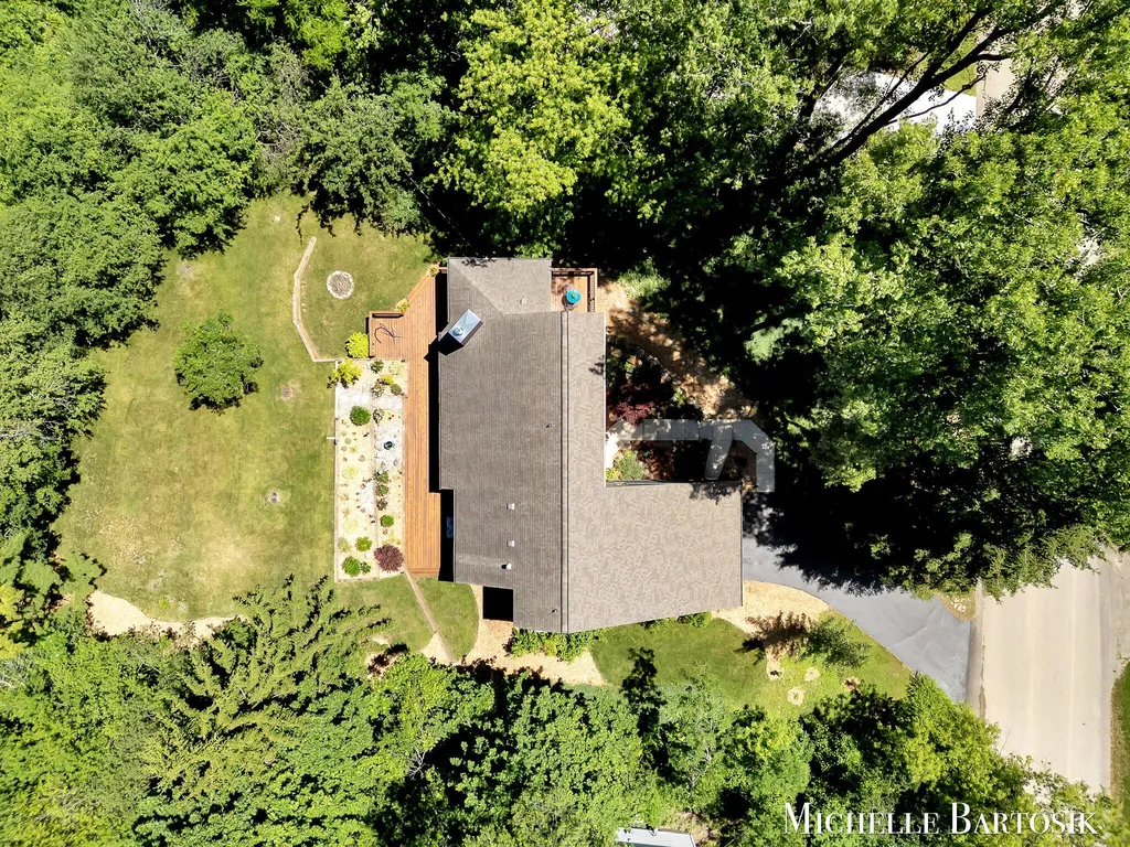 3301 Midland Drive SE Grand Rapids Charter Township MI 49546