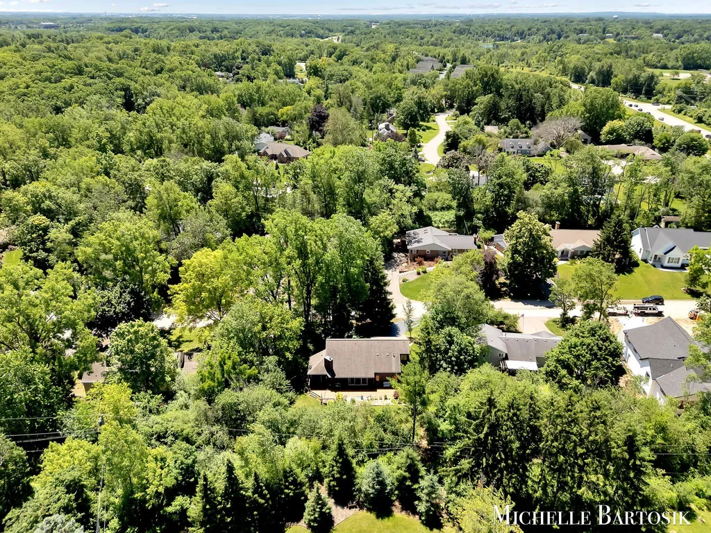 3301 Midland Drive SE Grand Rapids Charter Township MI 49546