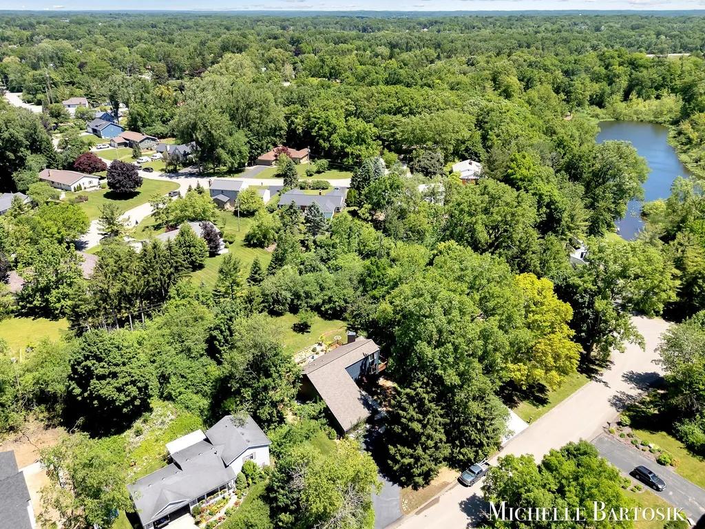 3301 Midland Drive SE Grand Rapids Charter Township MI 49546