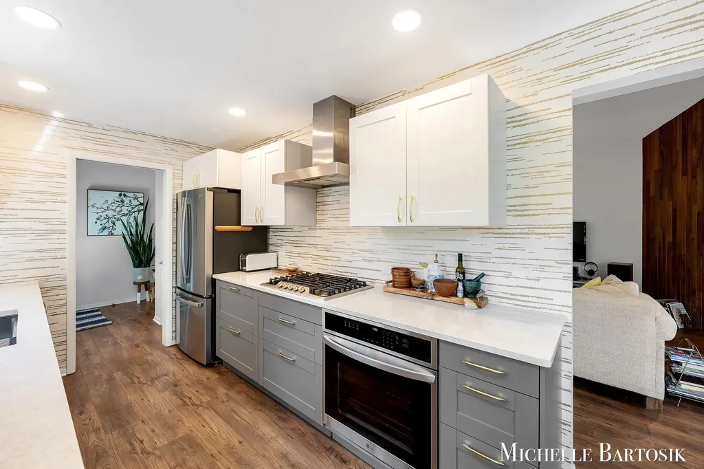 3301 Midland Drive SE Grand Rapids Charter Township MI 49546