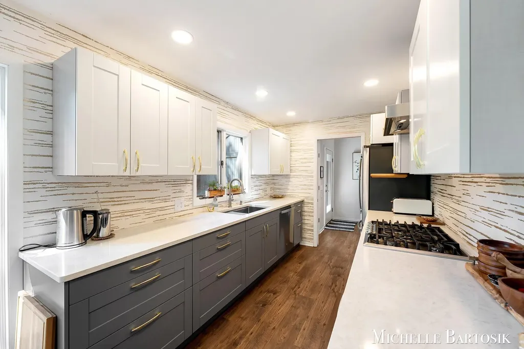 3301 Midland Drive SE Grand Rapids Charter Township MI 49546