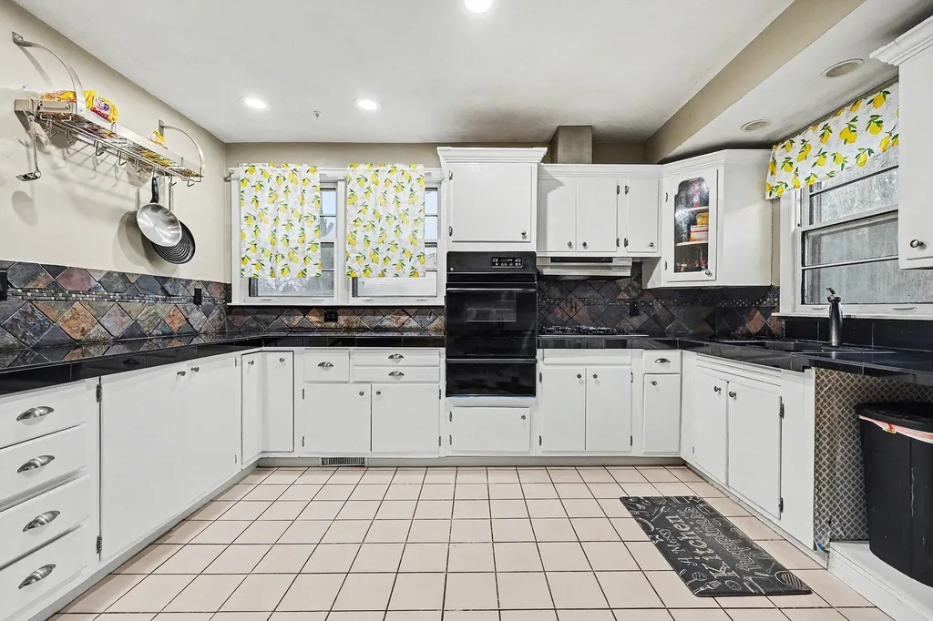 2463 Kinney Avenue NW Walker City MI 49534