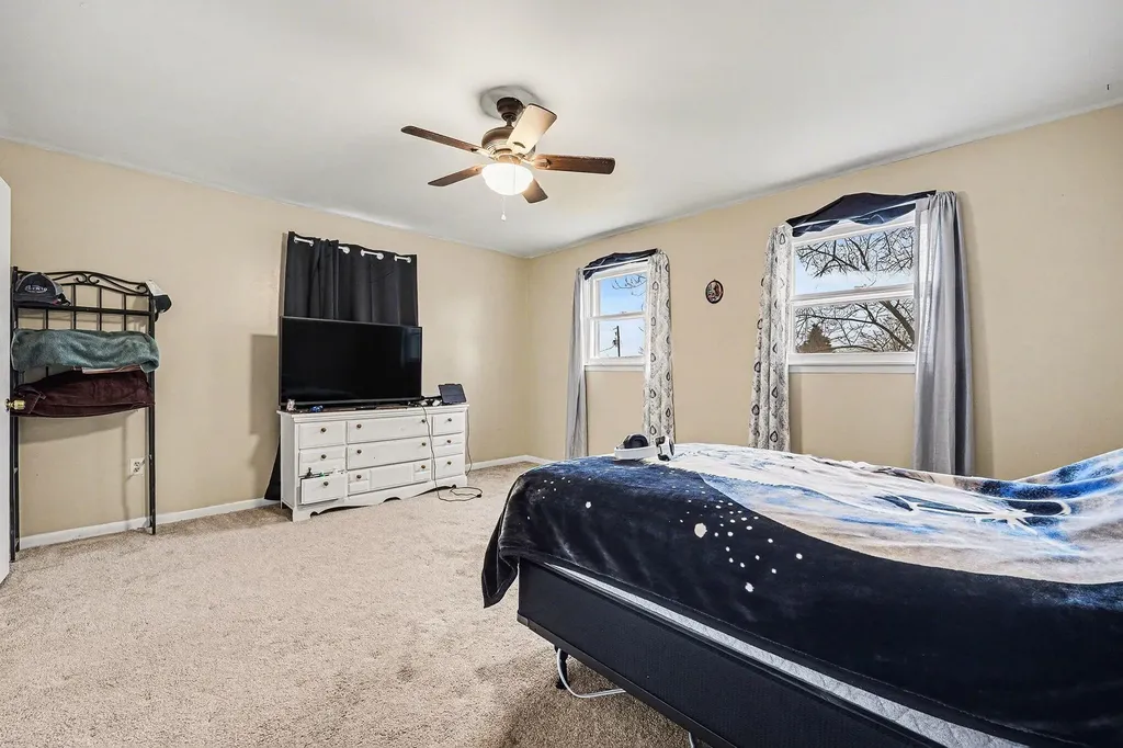 2463 Kinney Avenue NW Walker City MI 49534