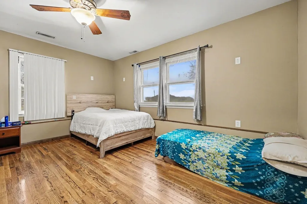 2463 Kinney Avenue NW Walker City MI 49534