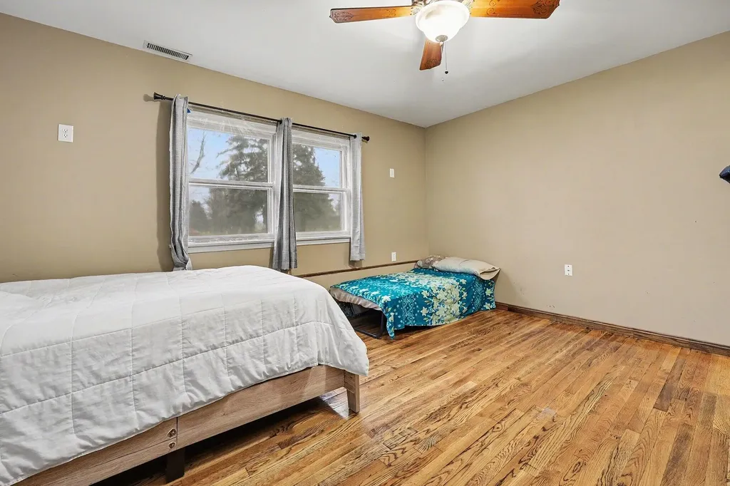 2463 Kinney Avenue NW Walker City MI 49534