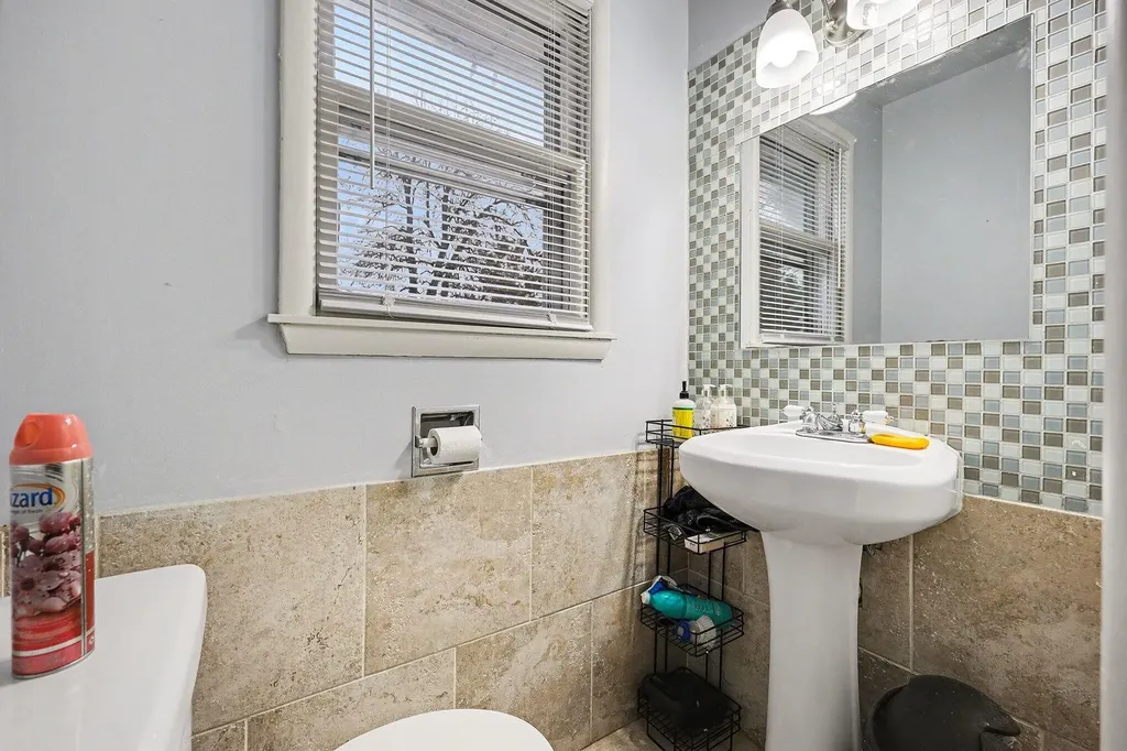 2463 Kinney Avenue NW Walker City MI 49534