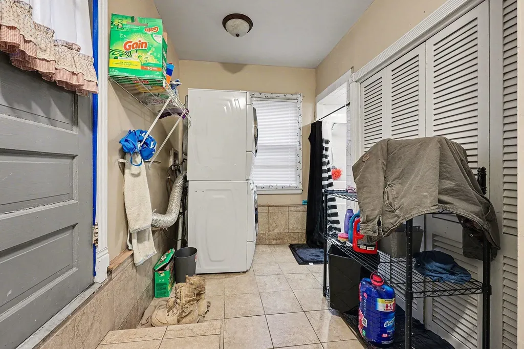 2463 Kinney Avenue NW Walker City MI 49534