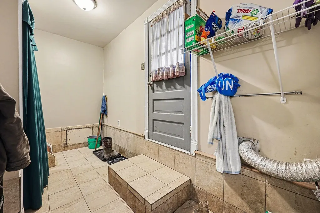 2463 Kinney Avenue NW Walker City MI 49534
