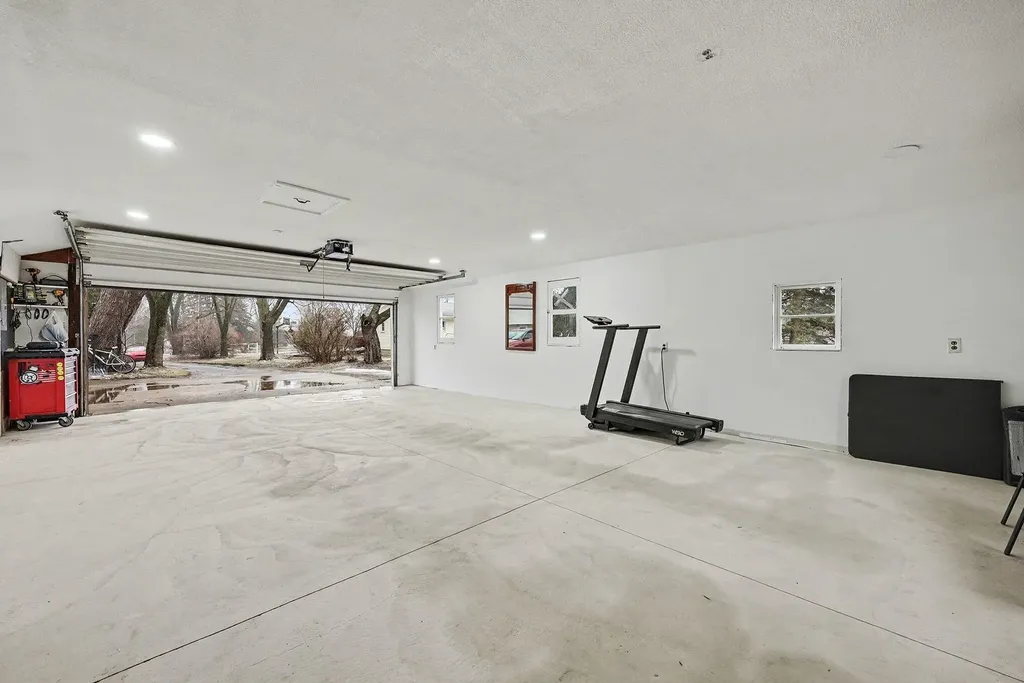 2463 Kinney Avenue NW Walker City MI 49534