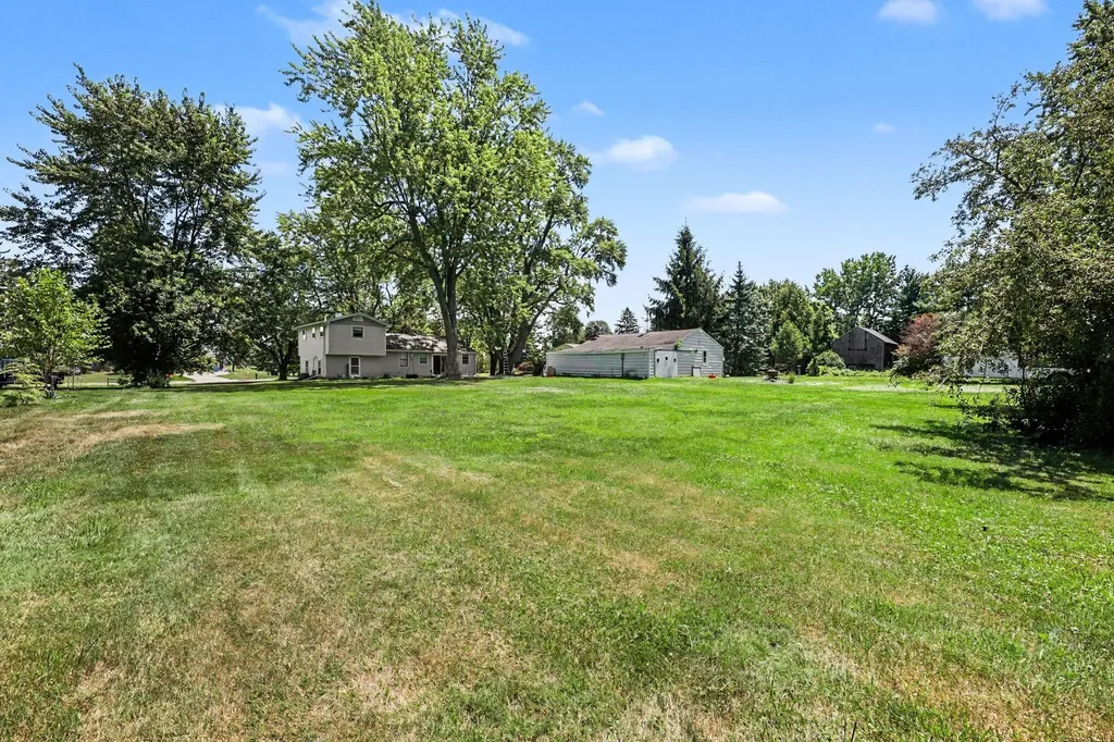 2463 Kinney Avenue NW Walker City MI 49534