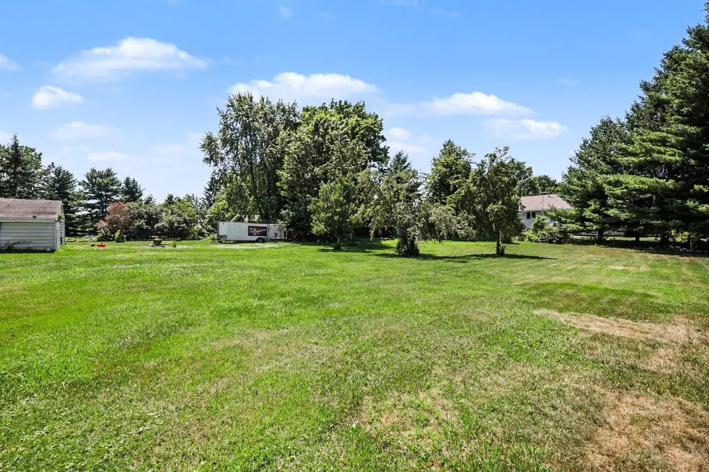 2463 Kinney Avenue NW Walker City MI 49534