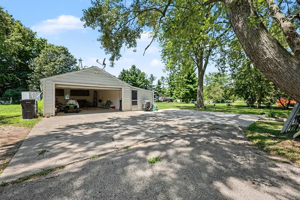 2463 Kinney Avenue NW Walker City MI 49534