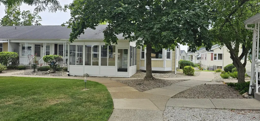1009 Village Lane Georgetown Charter Township MI 49428