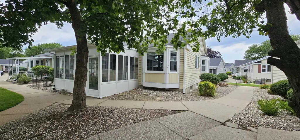1009 Village Lane Georgetown Charter Township MI 49428