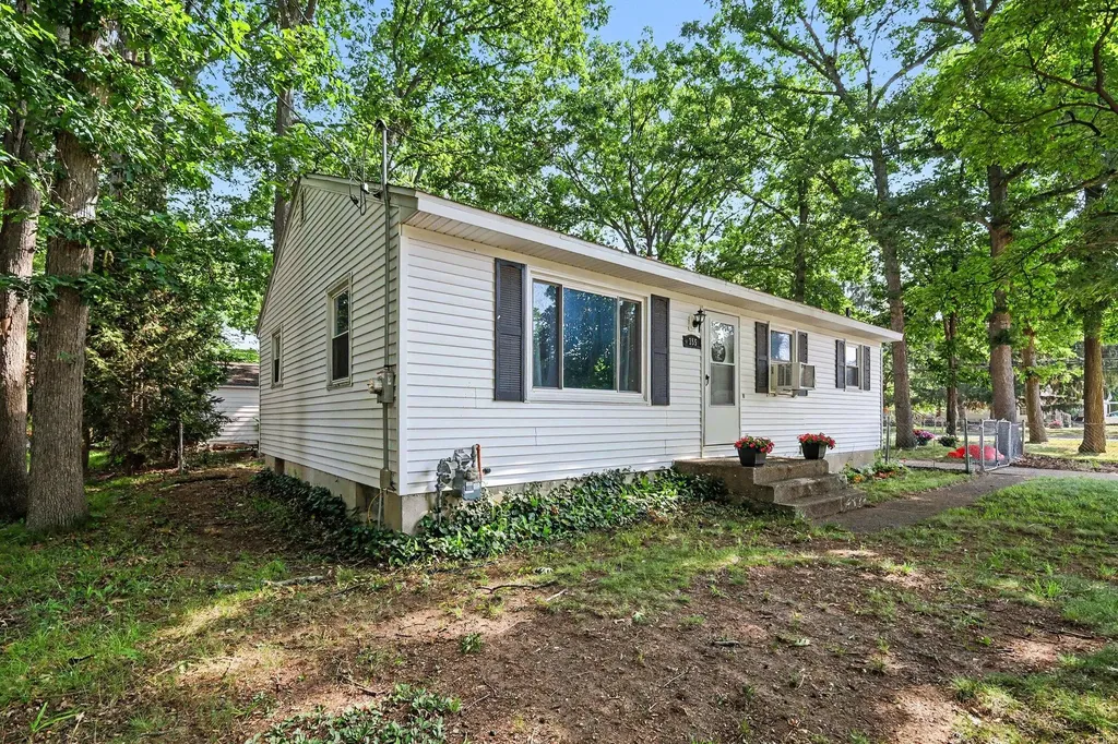 355 Nancy Street SE Kentwood City MI 49548