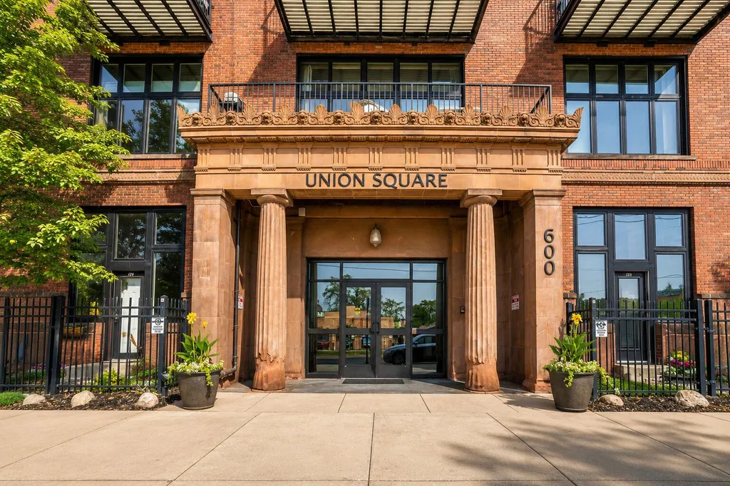 600 Broadway Avenue NW Grand Rapids City MI 49504